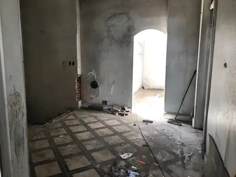 Local en Alquiler en Lomas De Zamora, $ 600.000