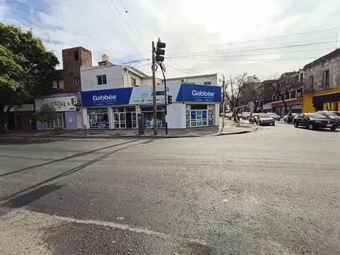 27 de Febrero esq Sarmiento