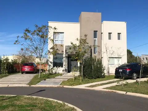 Casa venta, 6 amb., Pilar del Este, San Ramon