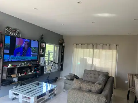 Casa 6 ambientes con 3 baños