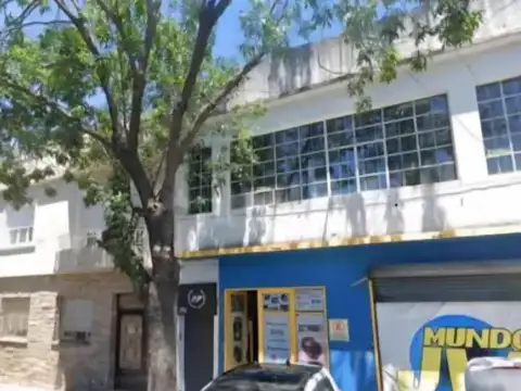 VENTA DE GALPON EN FLORESTA 220 METROS CUBIERTOS