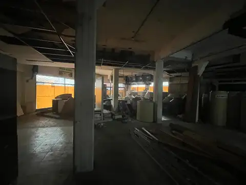 Importante Galpón Industrial en Venta en Villa Lynch
