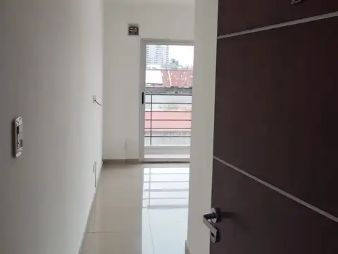 MONOAMBIENTE moderno a 50 metros de Av. Yrigoyen y en excelente zona de Avellaneda!