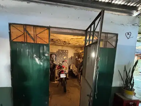 Casa 7 ambientes con 1 baño