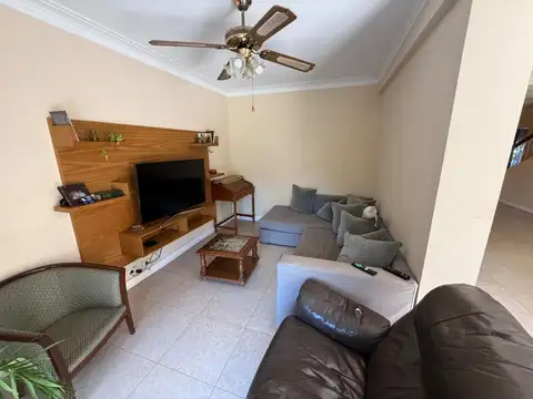 Casa 5 ambientes con 4 baños