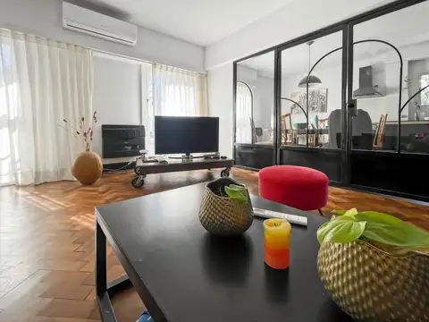 Departamento de 4 ambientes c/cochera  en  Av del Libertador y Pirovano totalmente reciclado