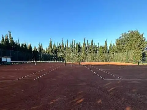 Casa en Los Alamos Club de Campo - tres dormitorios- Pileta - Golf - Tenis - fubol- caballeriza