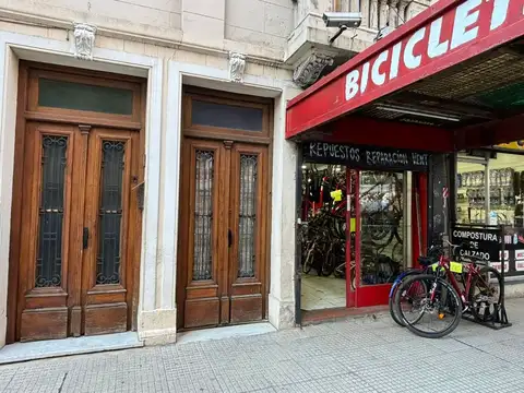 CASA EN VENTA RAMOS MEJIA 10 AMBIENTES