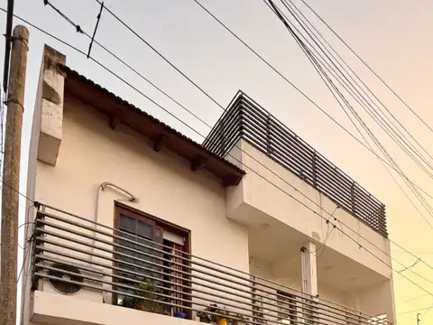 Venta de Casa de 4 dorm en Roca 1257
