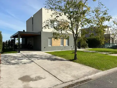 CASA A LA VENTA EN EL CANTON 