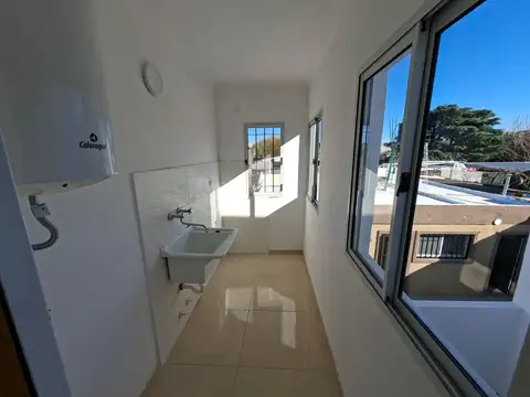 Departamento en Alquiler en Villa Gobernador Galvez, $ 420.000