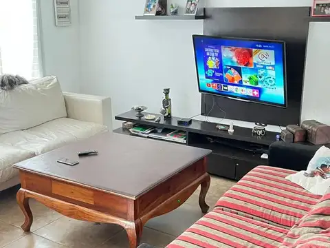Casa en Venta con 4 cocheras