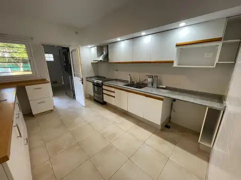 Casa 5 ambientes con 3 baños