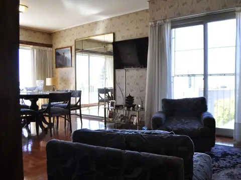 Departamento 4 ambientes con 2 baños