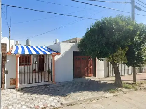 VENTA CASA 3 DORM COCHERA Y PILETA TALLERES ESTE  