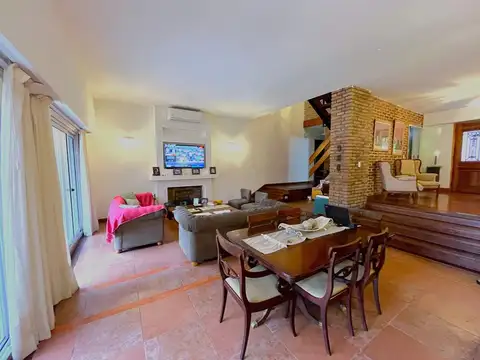 Casa 6 ambientes con 3 baños