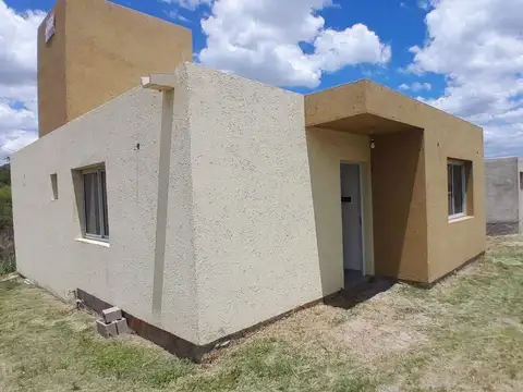 Casa 3 ambientes con 1 baño