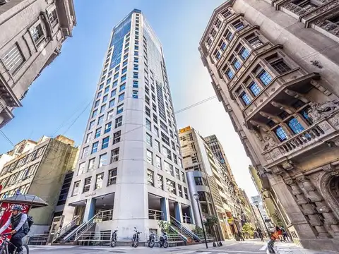 Oficina en alquiler en Microcentro. Piso completo de 210 M2. Dos (2) cocheras