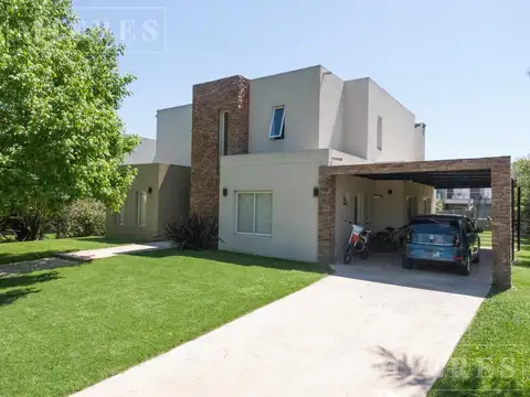 Casa en venta sobre lote interno en Barrio Eucalipto Haras Santa María, Loma Verde