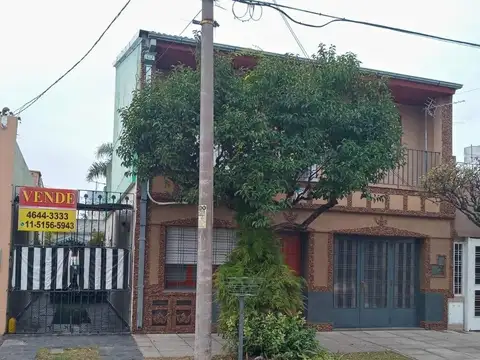 Ph 3 ambientes en excelente estado con garage para 2 autos.