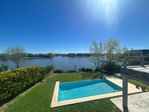 Casa en Venta con 6 cocheras