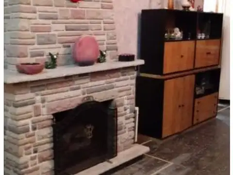 Casa de 4 ambientes en lote propio