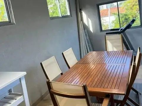 Casa 6 ambientes con 2 baños