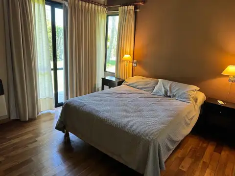 Casa 6 ambientes con 2 baños