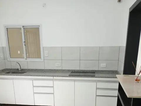 Depto Tipo Casa en Alquiler con 2 cocheras