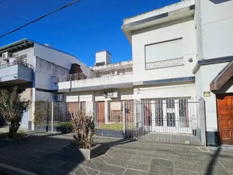 VENTA 5 AMBIENTES EXCELENTE CONSTRUCCIÓN