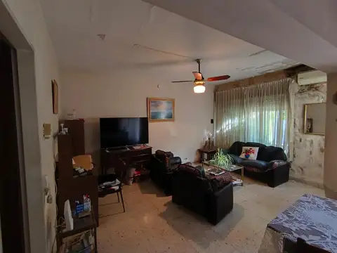 Casa 2 ambientes con 1 baño