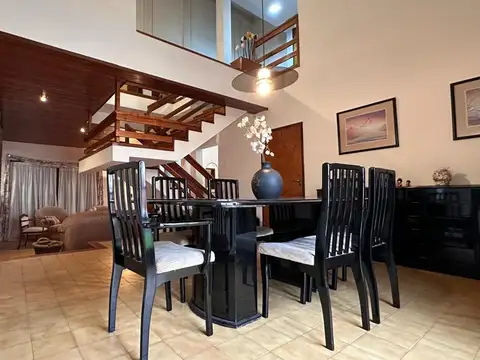 Casa de categoría con pileta y quincho - San Luis