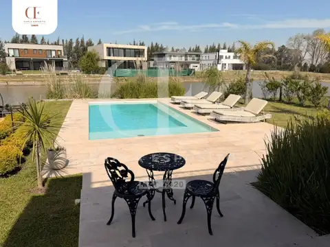 Casa en Alquiler Temporal con 2 cocheras