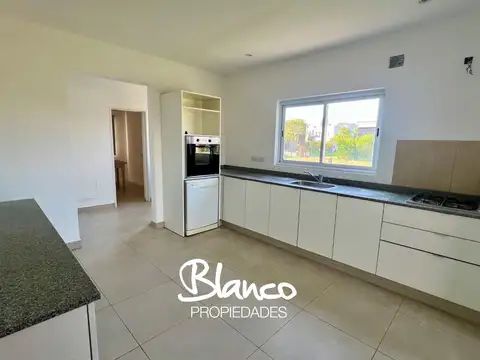 Casa en Alquiler al Este