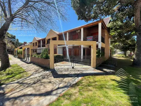 Exclusivo dúplex 5 ambientes y 3 cocheras.