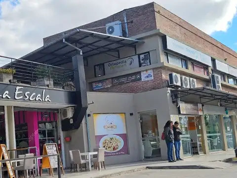 VENTA DOS LOCALES PASEO LA ESCALA CAAMAÑO