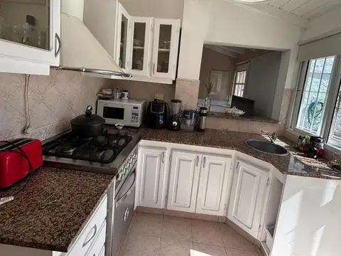 Casa 3 ambientes con 2 baños