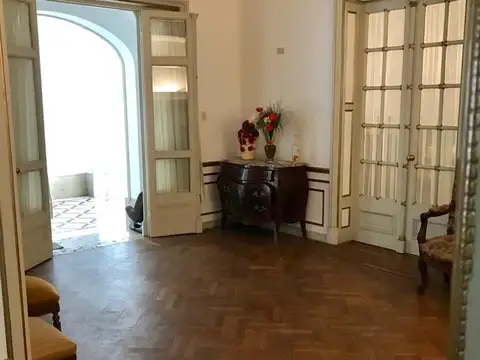 Casa 14 ambientes con 8 baños
