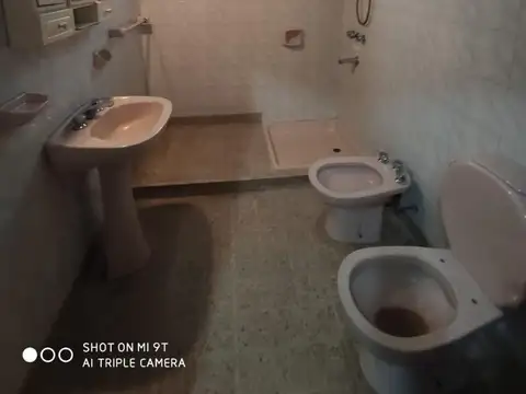 Casa en Alquiler con 1 cochera