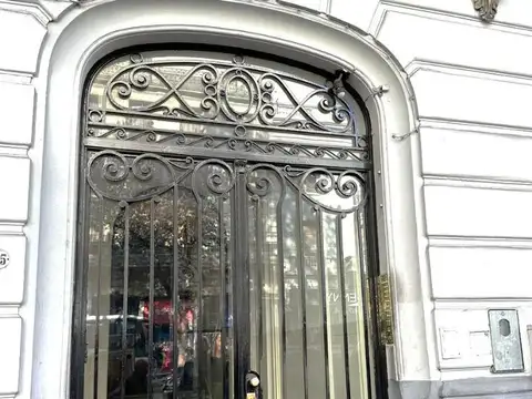 Propiediedad Antigua de categoría en excelente ubicación,