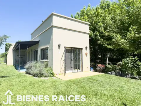 Casa en venta en Diego Gaynor frente a la plaza