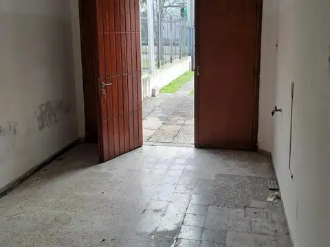 Casa 5 ambientes con 1 baño