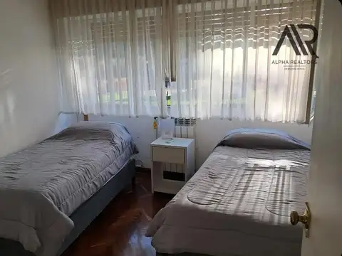 Casa en alquiler c/ cochera en Punta Gorda