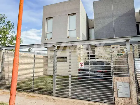 EN VENTA DUPLEX 2 DORM CON PATIO FERNANDEZ ORO