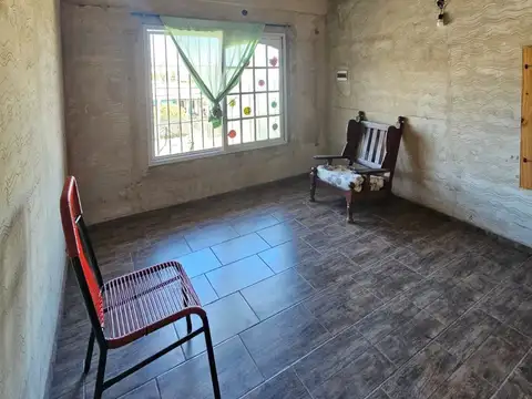 Venta Casa multifamiliar 2 pisos 6 amb  F.Varela