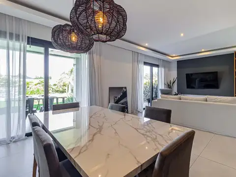 Casa en venta 5 amb en Barrio Privado El Rebenque Canning