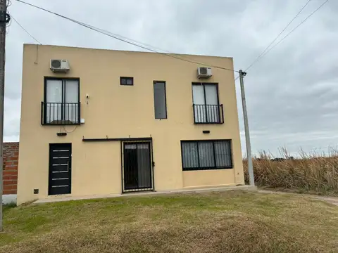 VENTA CASA 4 AMB BARRIO TRES DE ENERO MONTE A.CRED