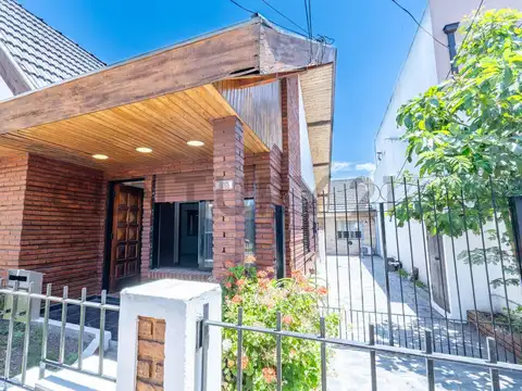 VENTA CASA 4 AMBIENTES CASTELAR NORTE APTO CREDITO