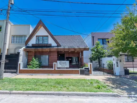 VENTA CASA 4 AMBIENTES CASTELAR NORTE APTO CREDITO