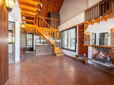 VENTA CASA 4 AMBIENTES CASTELAR NORTE APTO CREDITO